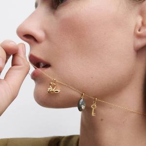 Pendentif de collier DIY tendance en acier inoxydable et or 18 carats, avec pierre principale en zircon motif cerise, de la série quotidienne européenne et américaine, style jeu de cartes - Product Image 4