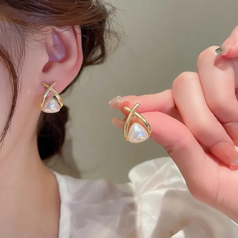 Hot Selling Women Gold Plated Pearl Earrings Women Fashion Pearl Ear Studs