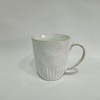 Service de table vintage en grès à motifs floraux en relief, finition émaillée réactive mate, céramique écologique