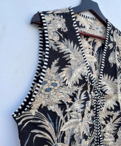 Chaleco acolchado de algodón hecho a mano para mujer, chaleco con cuello en V y Parte delantera abierta con estampado Floral, cómodo diseño Dori, ropa de calle informal corta - Product Image 4