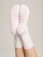 Chaussettes de Pilates antidérapantes en gros d'usine avec logo personnalisé et motif de grip sur la semelle, faible MOQ pour le yoga et la barre