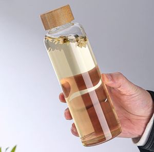 Botella de Agua de Vidrio de 18 Onzas con Tapa de Madera - Reutilizable, Apta para Hacer Smoothies y Jugos - Product Image 4