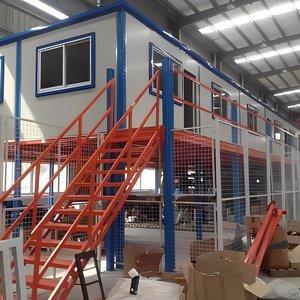 Plataforma de entresuelo de servicio pesado con piso de <span class=keywords><strong>madera</strong></span> de acero recubierto de polvo para equipos de almacenamiento de carga con estante de palé de cubierta de alambre - Product Image 5