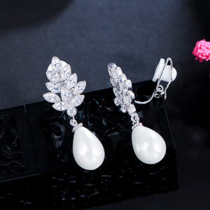 Pendientes de circonia cúbica brillante para mujer, pendientes <span class=keywords><strong>sin</strong></span> <span class=keywords><strong>agujero</strong></span> con forma de hoja - Product Image 1
