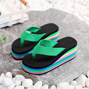 Sandales d'été compensées à talon épais pour femmes, motif chevrons, arc-en-ciel, avec semelle respirante et amortissante - Product Image 2
