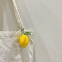 Met de hand gehaakte wollen citroensleutelhangers, realistische fruitbedels, tas- en auto-achteruitkijkspiegelversieringen, schattige kleine cadeautjes