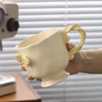 Tasse mignonne design de luxe pour petit-déjeuner tasse à eau pour couple tasse à thé tasse nordique en céramique personnalisée avec poignée torsadée