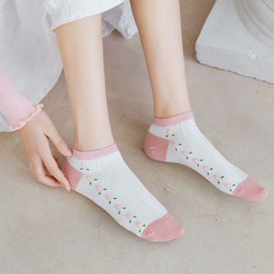 Chaussettes fantaisie pour femmes avec de jolies fleurs pour le printemps, l'été et l'automne - Product Image 2