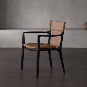 كرسي طعام من الخشب الصلب عالي الجودة من إيسادورا مصمم إيطالي مع مسند للذراعين أثاث منزلي عصري من الجلد السرج - Product Image 2