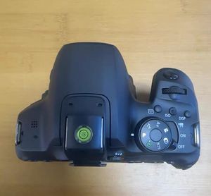 Fotocamera Digitale DSLR Canon 850D con Schermo Touchscreen per Vista dal Vivo 4K, Funzione di Registrazione Video <span class=keywords><strong>e</strong></span> Foto RAW - Product Image 5