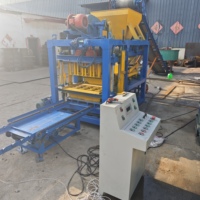 Machine compacte de fabrication de briques en béton CLC avec système de formage stable pour les projets de construction légers
