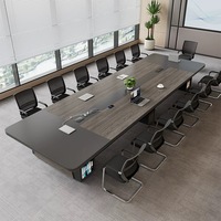 Table de collaboration professionnelle de luxe avec station de charge intégrée et goulottes de câbles, qualité commerciale, pour bureaux gouvernementaux