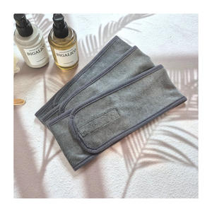 [BANDE DE CHEVEUX AZALEA] en microfibre douce (polyester et polyamide) pour le nettoyage du visage, séchage rapide pour une routine beauté optimale - Product Image 1