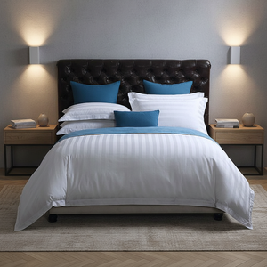 Parure de lit d'hôtel en coton blanc, rayures de 1 cm et 3 cm, douce, luxueuse, neuve, à prix abordable, avec housse de couette et taies d'oreiller - Product Image 1