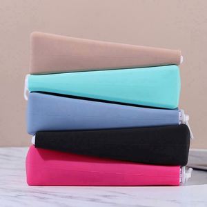 Sac de toilette pour femme en polyester imperméable avec logo personnalisé, couleur au choix, poche intérieure zippée, impression par transfert thermique sur la fermeture éclair - Product Image 4