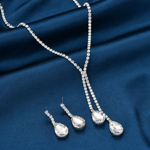 Conjunto de Collar y Aretes de Cristal con Baño de Plata y Diamantes de Imitación, Diseño de Gota de Agua, Romántico y Glamuroso, para Momentos Inolvidables - Product Image 2