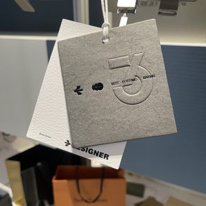 Sinh Thái Thân Thiện Sang Trọng Matte Tông Màu Đen Chết Cắt Hangtag Kraft Biểu Tượng Tùy Chỉnh Lụa Màn Hình In May Giày Quần Áo Treo Thẻ - Product Image 3