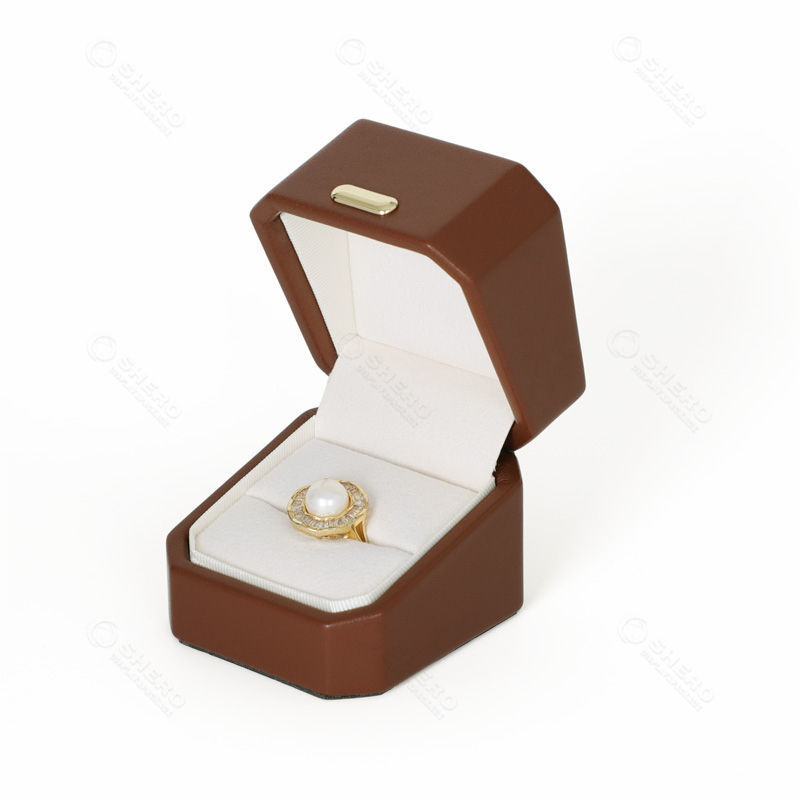 สีน้ำตาล