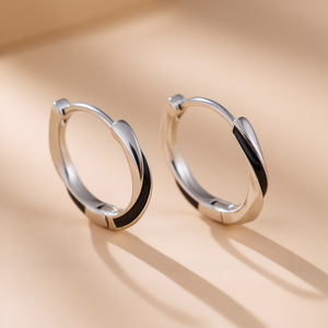 Orecchini a Cerchio Minimalisti in Argento 925 Placcati in Rodio Design Geometrico Unisex per Uso Quotidiano Colore Oro Bianco - Product Image 2