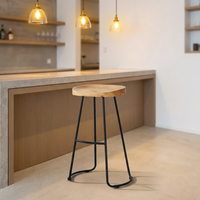 Tabouret de bar moderne en métal et bois, avec structure et pieds en fer, chaise haute sans dossier pour bar à domicile ou usage commercial – Prix usine
