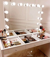 Miroir de Maquillage Pliant Moderne en Bois de Haute Qualité avec Lumières Autour du Miroir pour Appartement