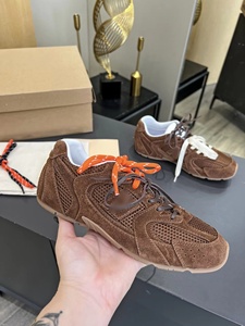 Scarpe da Corsa Forrest Gund di Alta Moda con Lacci Bicolore, Logo in Pelle, Tendenza di Moda Versatile, Fodera in Rete per Coppie - Product Image 1