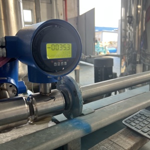 Débitmètre hygiénique 4-20mA en acier inoxydable SS316L SS304 pour eau, lait, bière, à fixation par collier OEM pour l'industrie agroalimentaire - Product Image 3