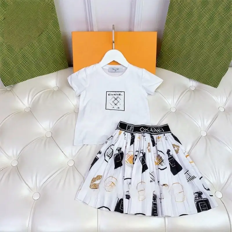 Hot Sale Kids Short Sleeve T Shirt E Plissado Set Designer de Algodão 2 Peça Saia Set Marca De Luxo Bebê Meninas Verão Roupas