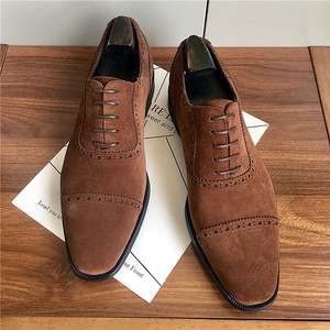 Zapatos formales de cuero para negocios, de diseño nuevo y hechos a medida. Zapatos Oxford de hombre con parte superior de cuero genuino y brocado de charol. - Product Image 5