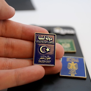 ملصق هاتف معدني مخصص من المصنع بتصميم جواز سفر مطلي بالمينا الناعمة بأسلوب تقليدي وعصري - Product Image 5