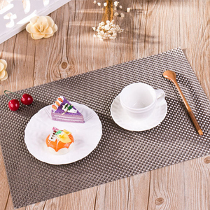 Napperons de table en PVC tressé, écologiques, métalliques, ajourés, dorés, résistants à la chaleur et antidérapants, vente directe usine - Product Image 3
