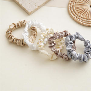 2023 più venduti di fascia alta in tinta unita in raso di capelli per donna su misura di piccole dimensioni in morbida seta Crunchies cravatte per capelli - Product Image 3