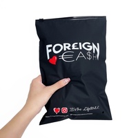 Sacs à fermeture éclair translucides pour vêtements avec logo personnalisé, sacs à fermeture éclair mats noirs givrés en CPE pour l'emballage des vêtements