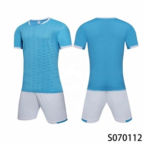 Uniforme de football personnalisé pour hommes, sublimation, matériau de qualité supérieure, meilleur prix, faible MOQ, avec logo personnalisé. - Product Image 3