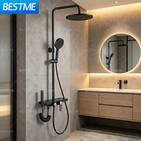 Ensemble de douche cascade moderne en laiton au design carré avec robinets monocommande, finition noire, deux fonctions : pluie et jet.