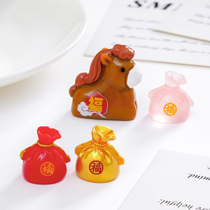 Sacchetti Portafortuna di Capodanno KI Yuewu, Simpatiche Bambole Cavallo Portafortuna, Accessori Decorativi Fai-da-te per la Casa dei Bambini, Mini Auto e Oggetti da Scrivania - Product Image 3