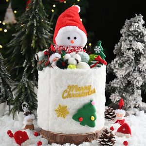 Lot d'accessoires en feutre DIY de Noël en gros : formes de bonhomme de neige et de renne pour décorations personnalisées - Product Image 1