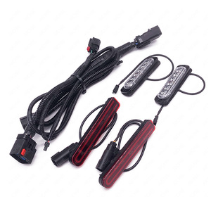 ขั้วต่อสายไฟรถยนต์สำหรับไฟท้าย LED สีแดง ทำจากพลาสติก สำหรับระบบไฟรถยนต์ - Product Image 1