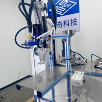 Mesin Penuangan Resin Epoxy Daheng dengan Kontrol Layar Sentuh PLC, Pompa Metering, Komponen Inti, dan Mesin Pemasang Stiker LED Dome