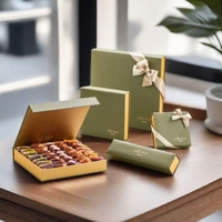 Boîtes cadeaux en carton rigide pliables personnalisées OEM ODM de luxe avec aimants, pour chocolats, couvercle magnétique, laminage brillant UV