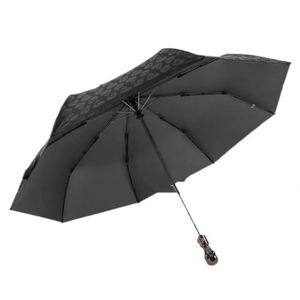 Parapluie pliant en trois sections de 25 pouces au design moderne, entièrement automatique, en nylon 190T léger, avec poignée en bois, style décontracté, cadeaux d'affaires - Product Image 4