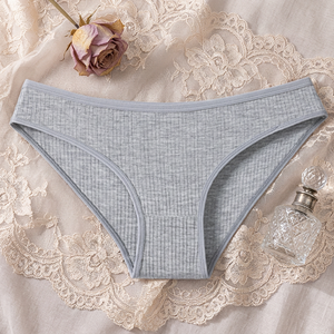 Culottes Bikini Grises en Coton Tricoté Respirant pour Femmes – Couleur Unie, Taille Mi-Haute, Confortables pour Usage Quotidien – Vente en Gros - Product Image 4