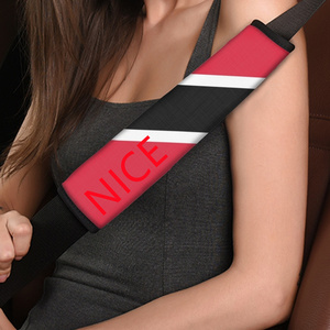Coussinets de ceinture de sécurité en néoprène personnalisés avec drapeau national de Trinité-et-Tobago (lot de 2) – Réduisent <span class=keywords><strong>la</strong></span> friction sur les épaules pour les longs trajets - Product Image 1