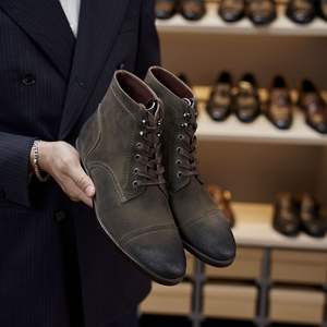 Bottes Martin montantes pour hommes, bottes de travail britanniques respirantes pour l'automne, bottes de moto rétro en cuir - Product Image 1