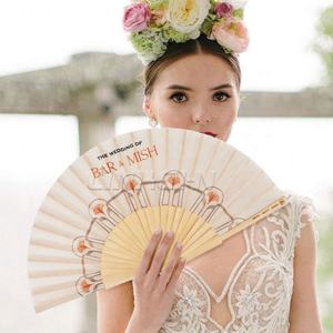 Ventilador de mano plegable de madera personalizado elegante para boda - Product Image 3