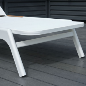 Chaise longue d'extérieur moderne pliable et réglable, blanche, pour plage, jardin, cour, patio, hôtel, bord <span class=keywords><strong>de</strong></span> piscine, avec cadre en <span class=keywords><strong>aluminium</strong></span> imitation bois - Product Image 2