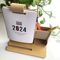 Impression personnalisée Calendrier de bureau promotionnel Personnalisation Imprimante en bois et porte-stylo Papier d'art brillant Calendrier publicitaire CMJN