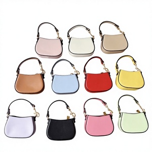 Sac pour écouteurs Bluetooth Mini <span class=keywords><strong>Airpods</strong></span> Pro 2026, pendentif créatif tendance, ornement à suspendre au rétroviseur de voiture - Product Image 1