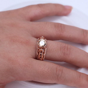 Anello in Cristallo Traforato Tono Rosa per Donne, Stile Principessa, Elegante Accessorio Moda Quotidiano - Product Image 4