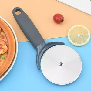 Nouvel accessoire de cuisine en métal au design innovant, protection pour plaque de cuisson, couteau à <span class=keywords><strong>pizza</strong></span> en acier inoxydable, roulette à <span class=keywords><strong>pizza</strong></span>, outils et équipement pour <span class=keywords><strong>pizza</strong></span> - Product Image 2